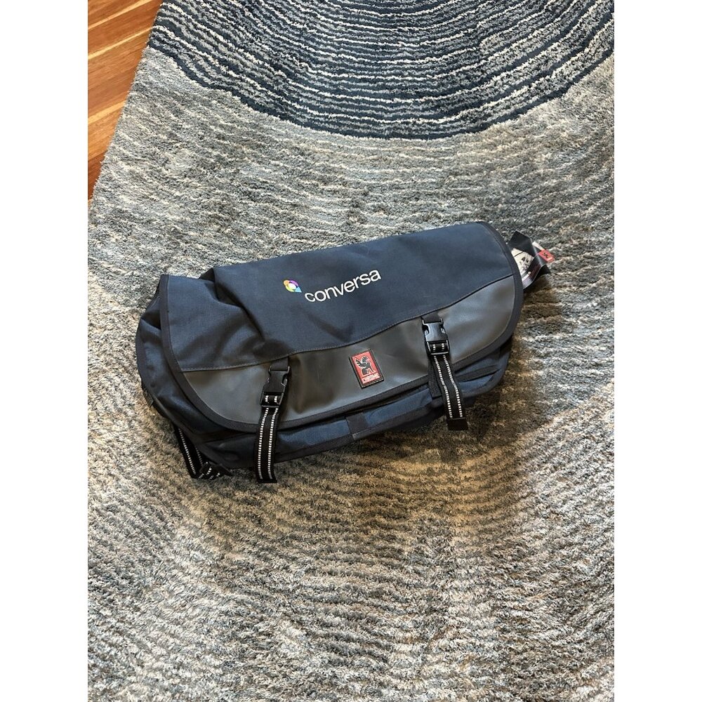 Chrome Industries Unisex Citizen Messenger Bag Crossbody Seatbelt Buckle Large